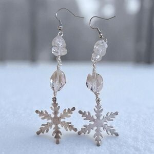 Festive Holiday Classy Snowflake Dangle Crystal Dangle Earrings Clear & Silver
